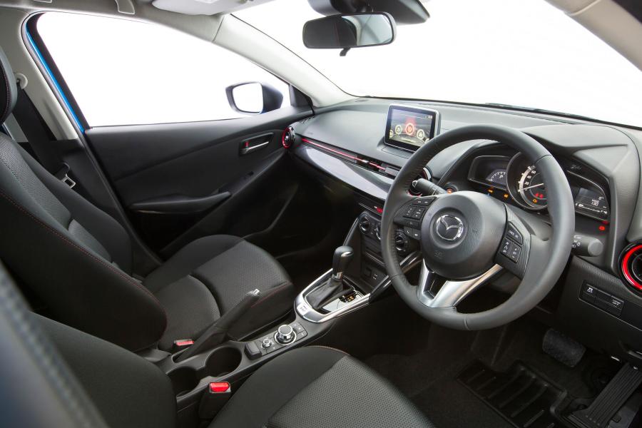 Интерьер Mazda2 Sedan 2015 года  (AU) (фото 32 из 35)